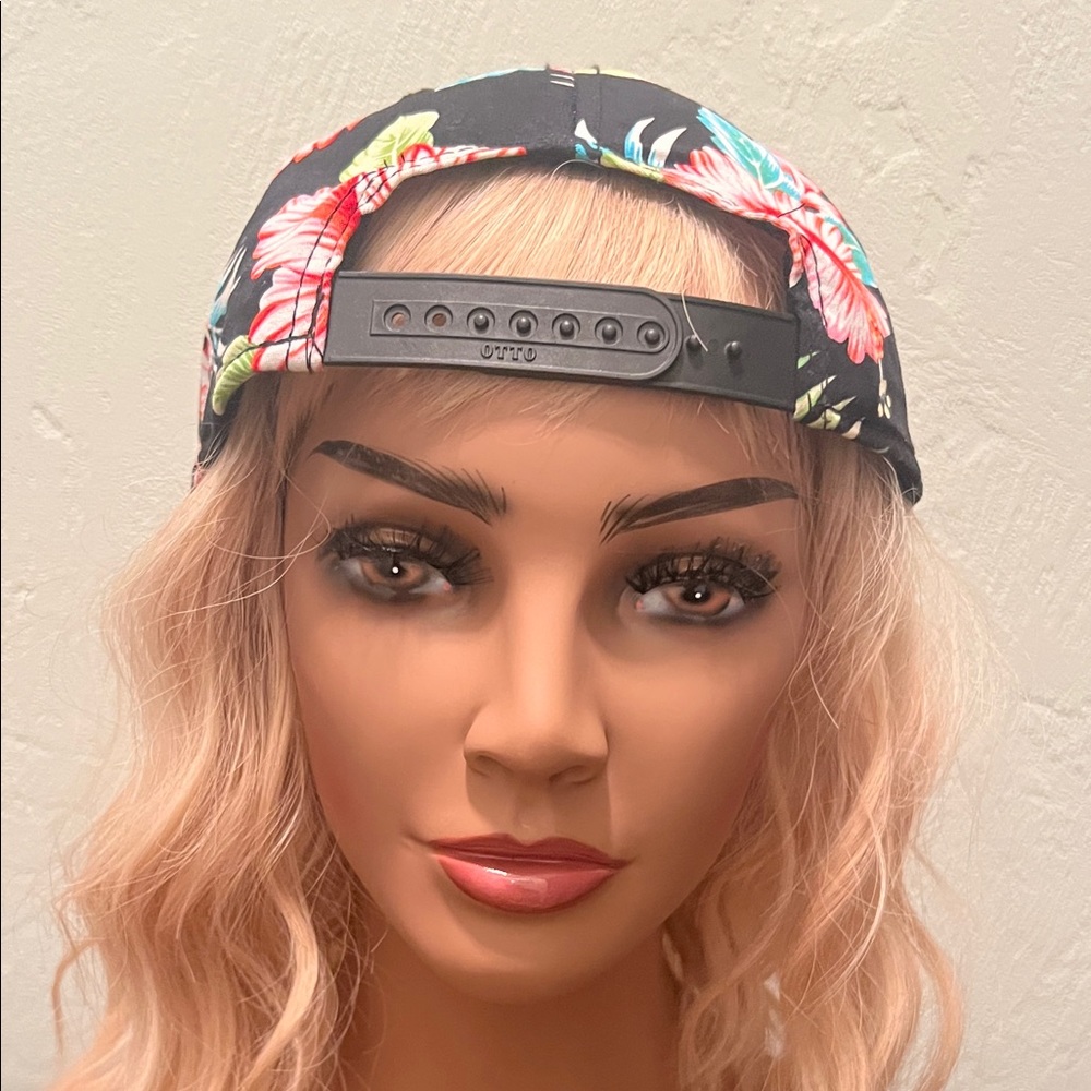 #1468** Unisex’s Floral Cap - Vibrant Red and Green - Picture 2 of 11